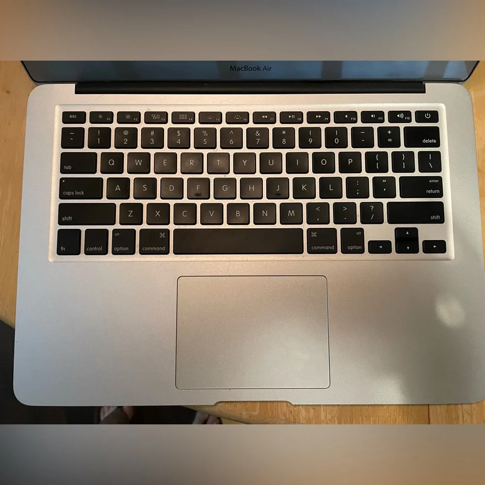 MacBook Air (13-inch)